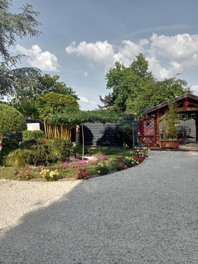 Une Pause Quelque Part Au Jardin Des Erables Et Des Niwakis Saint-Medard-de-Guizieres Eksteriør billede