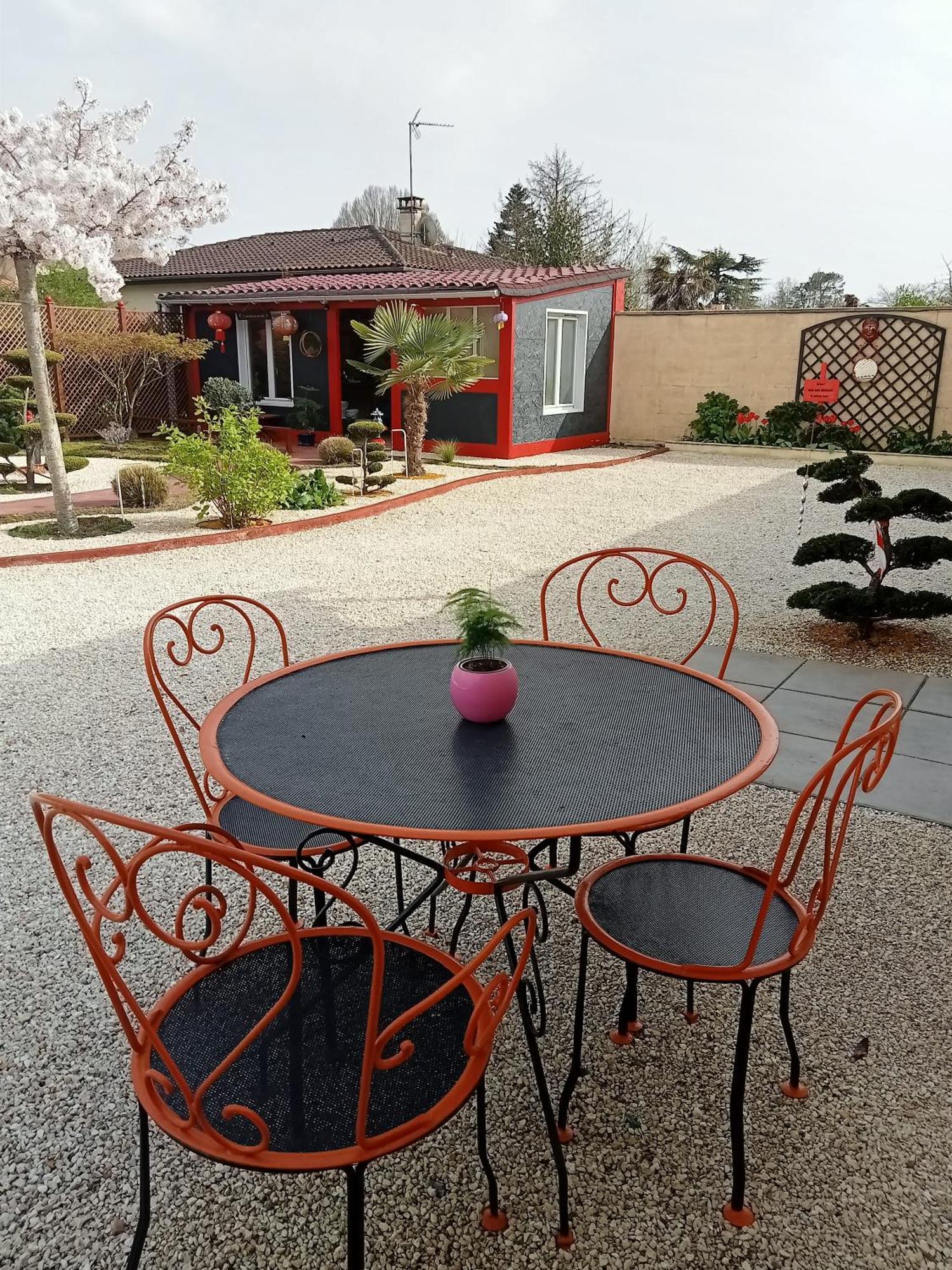 Une Pause Quelque Part Au Jardin Des Erables Et Des Niwakis Saint-Medard-de-Guizieres Eksteriør billede